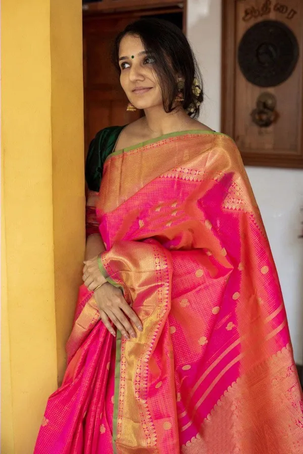 Pink_Embellished_Banarasi_Jacquard_Saree_(Pink)